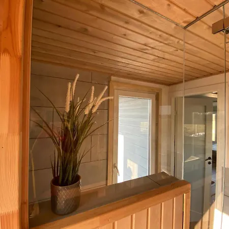 Feriehus Cozy House With Sauna By The